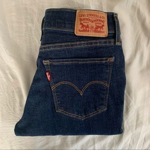 Levi’s 710 DARK WASH JEANS